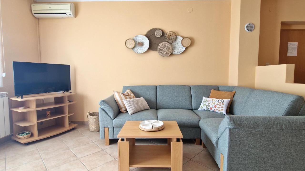 Apartments Ana & Ivan Krk Town Extérieur photo