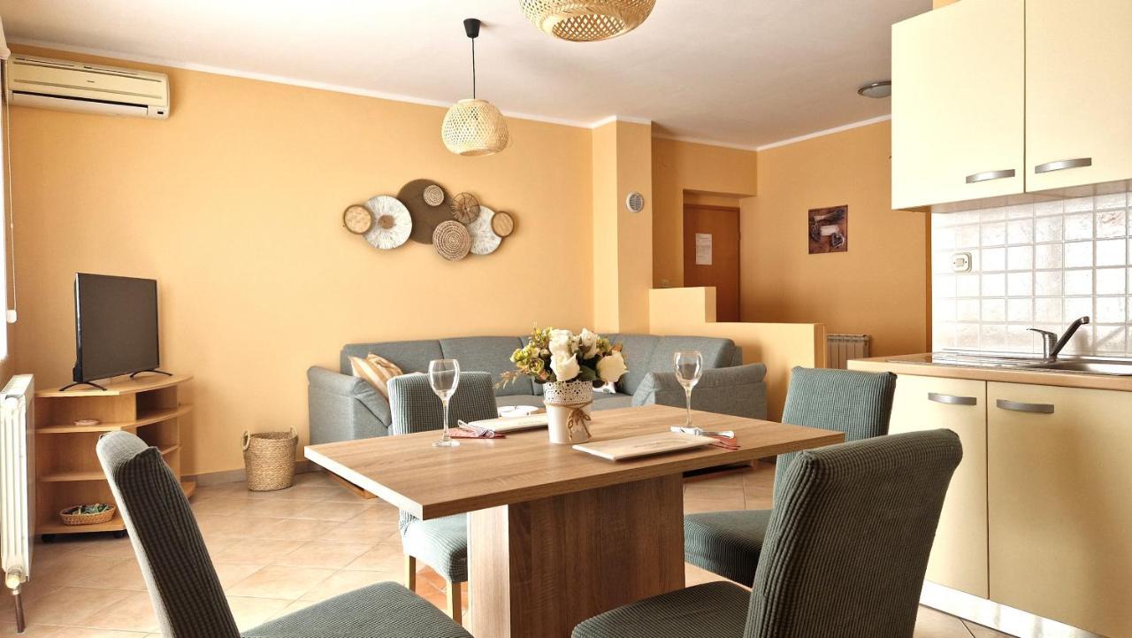 Apartments Ana & Ivan Krk Town Extérieur photo