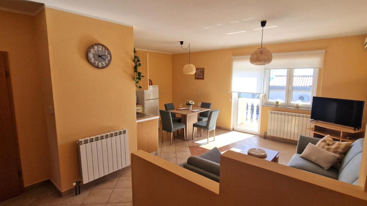 Apartments Ana & Ivan Krk Town Extérieur photo