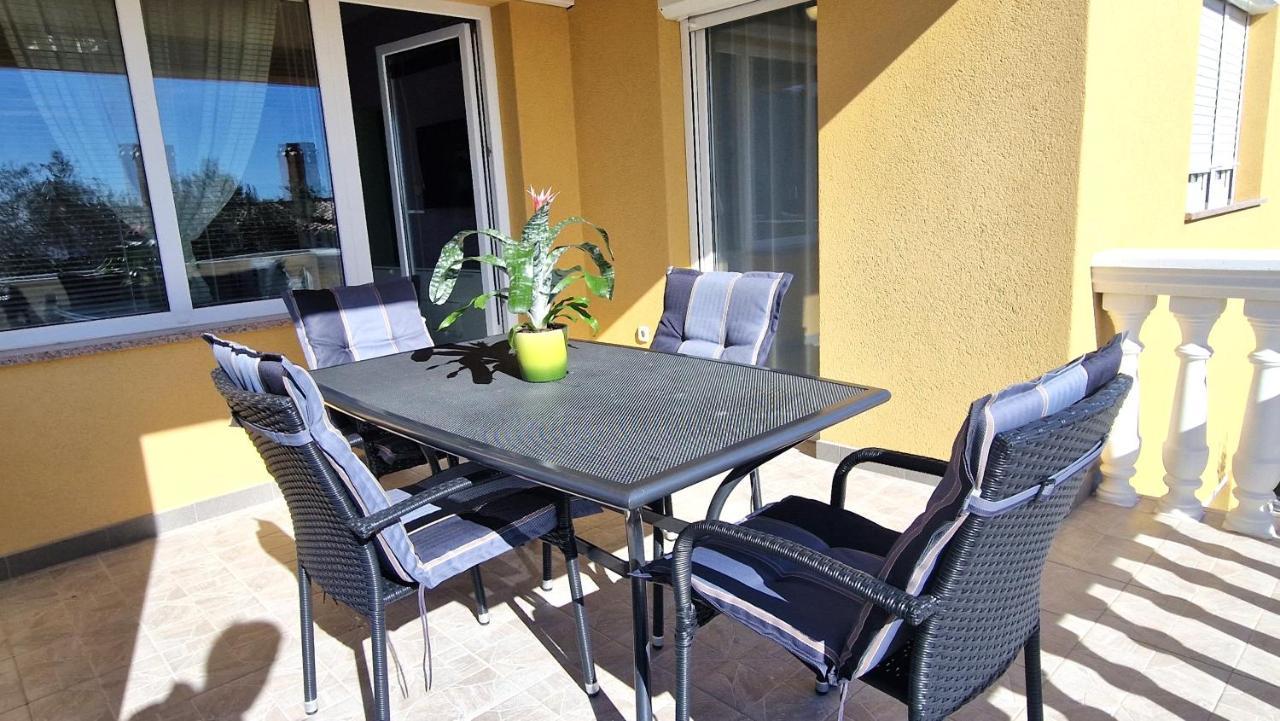Apartments Ana & Ivan Krk Town Extérieur photo