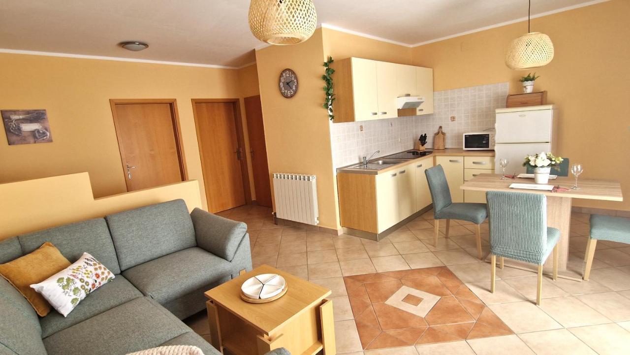 Apartments Ana & Ivan Krk Town Extérieur photo
