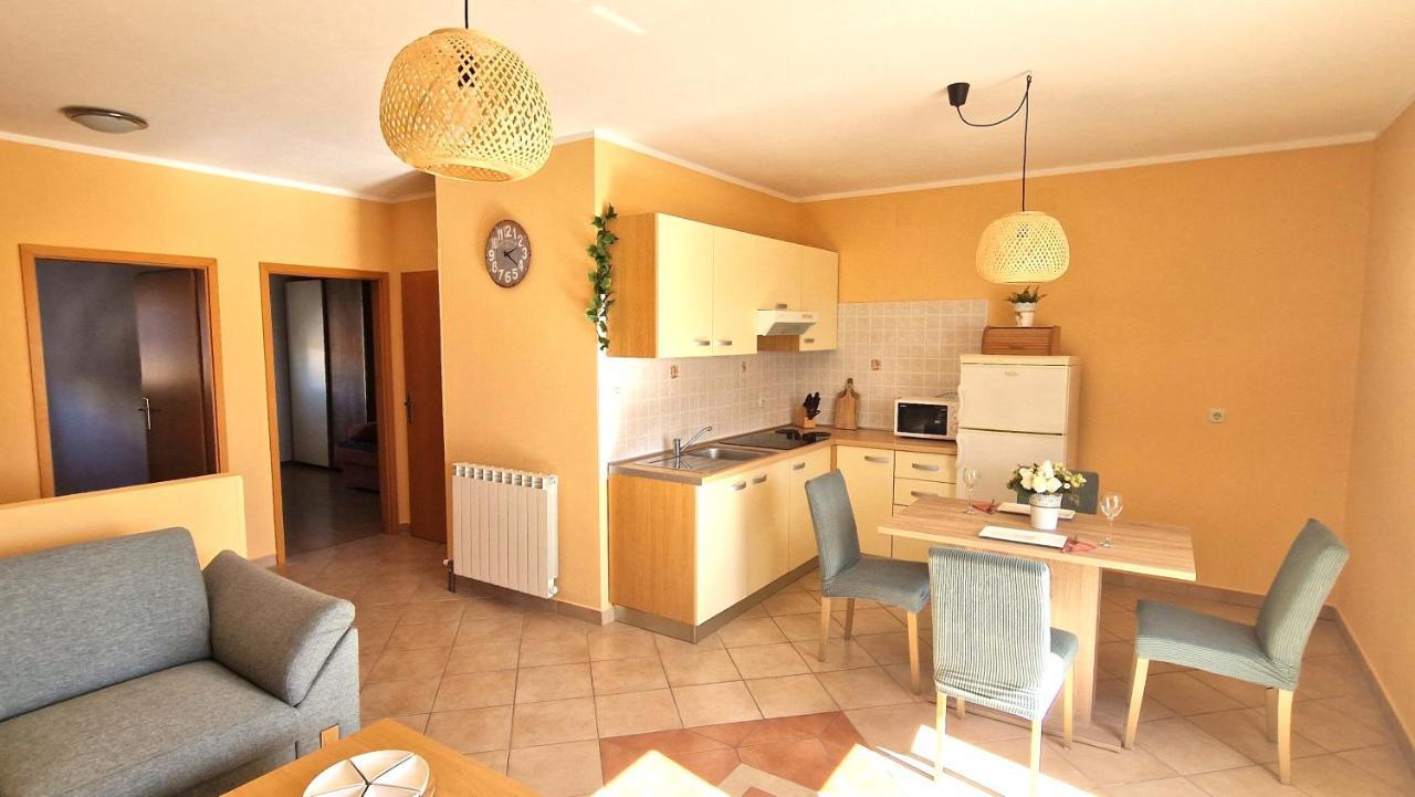 Apartments Ana & Ivan Krk Town Extérieur photo
