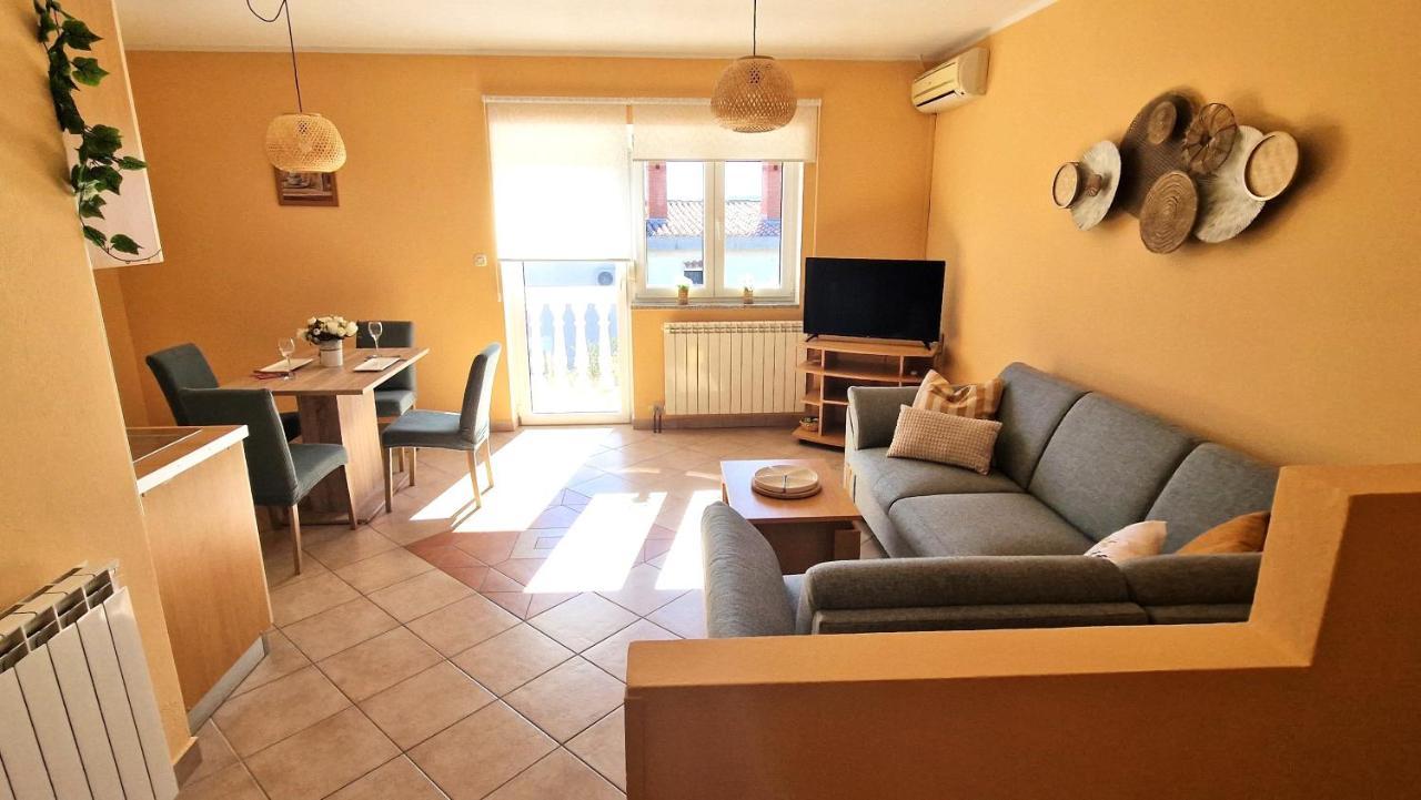 Apartments Ana & Ivan Krk Town Extérieur photo
