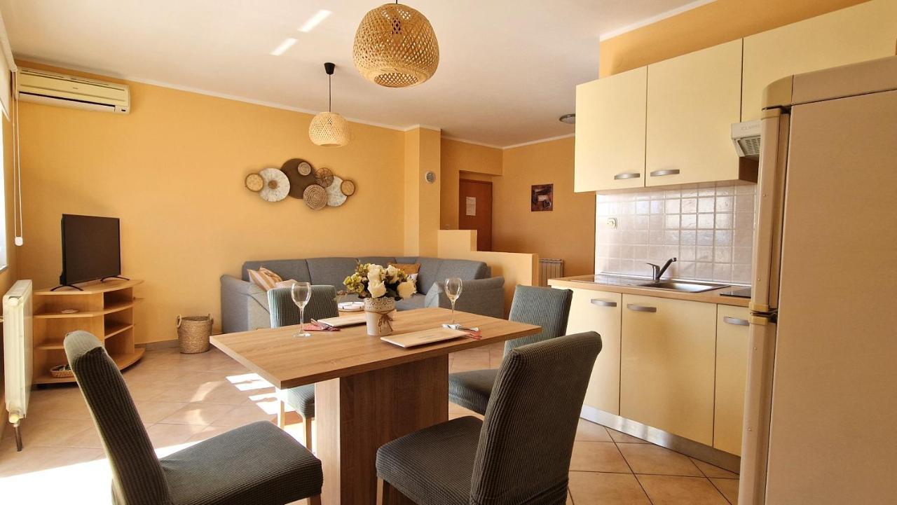 Apartments Ana & Ivan Krk Town Extérieur photo