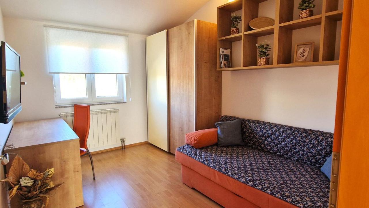 Apartments Ana & Ivan Krk Town Extérieur photo