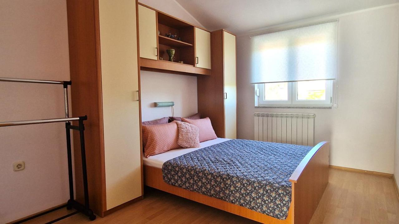 Apartments Ana & Ivan Krk Town Extérieur photo