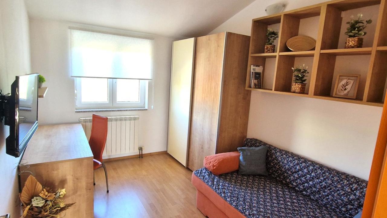Apartments Ana & Ivan Krk Town Extérieur photo