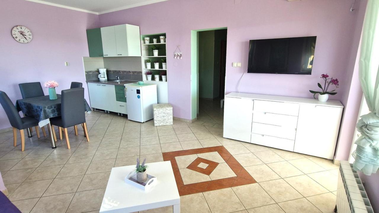 Apartments Ana & Ivan Krk Town Extérieur photo