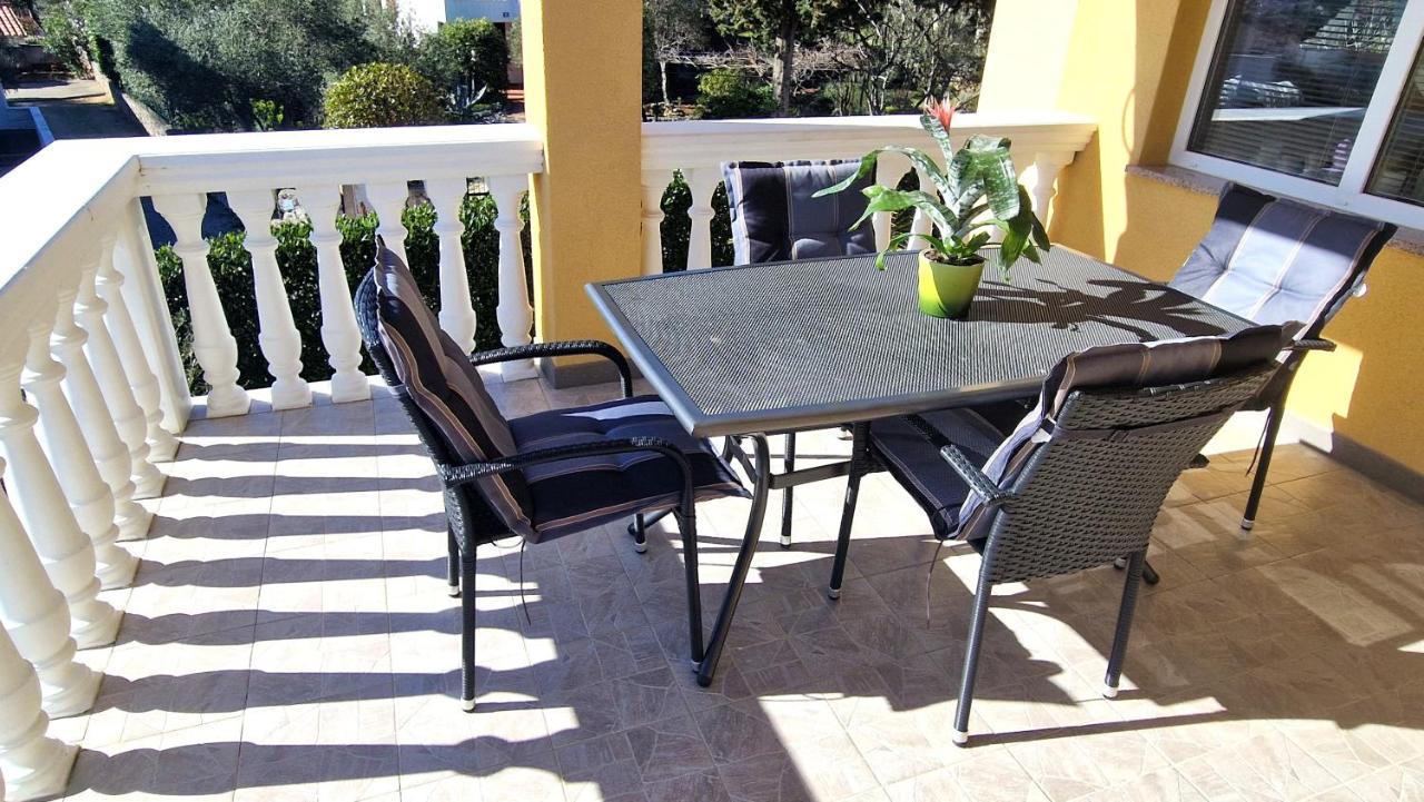 Apartments Ana & Ivan Krk Town Extérieur photo